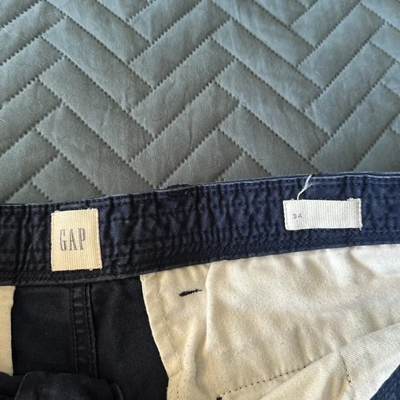 Men’s Gap 34” Shorts - Picture 2 of 2